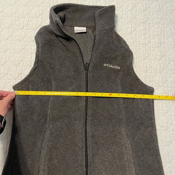 Columbia Fleece Vest Size Small. Perfect condition! - Picture 3 of 5